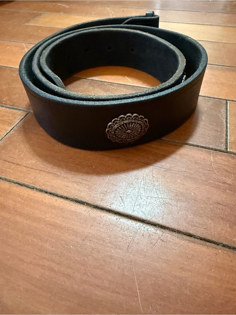 VNT Belt Blank Black Leather Belt With Plated Silver Desing. Sz.36